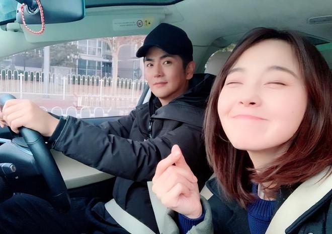 子袜子、眼霜和护肤品都是张晓龙买的OG真人游戏张佳宁：我的运动裤、鞋(图2)