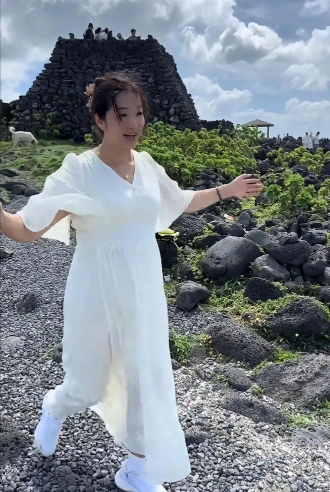 谢评论区沦陷海军拎包大妹逛出CP感OG真人谢妈许健华带娃香港行!老(图5) 谢评论区沦陷海军拎包大妹逛出CP感OG真人谢妈许健华带娃香港行!老(图5)