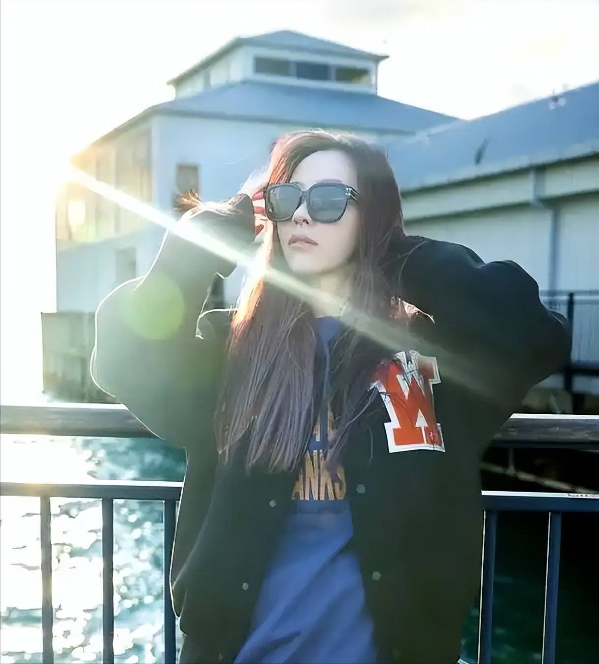 靓颖的遭遇给娱乐圈所有明星提了个醒OG视讯赚再多钱有什么用?歌后张(图2) 靓颖的遭遇给娱乐圈所有明星提了个醒OG视讯赚再多钱有什么用?歌后张(图2)